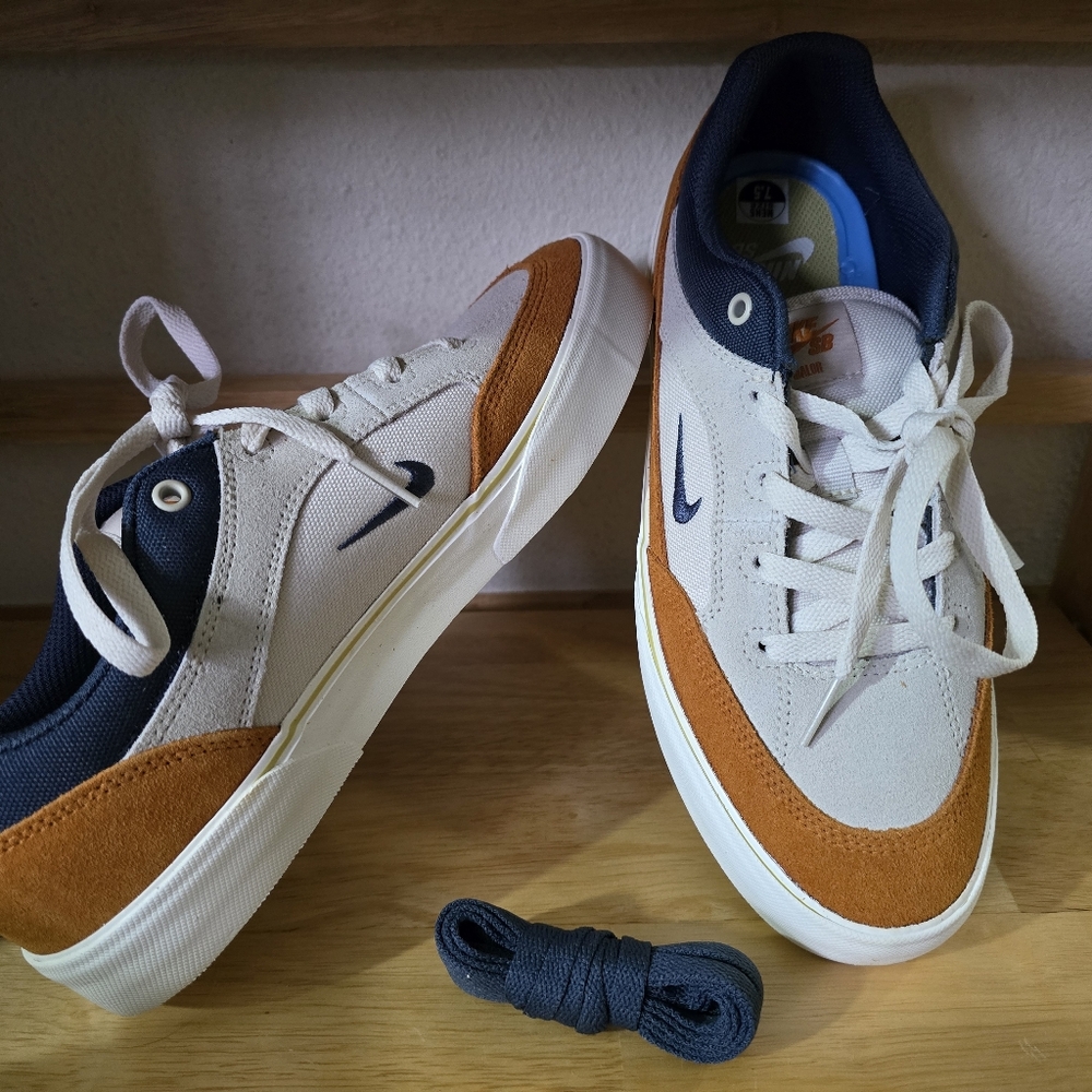 Nike SB Malor Men's Sneakers - Weather Grey/Cedar Brown and Navy Accents